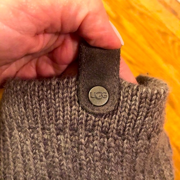 Gray UGG sweater boots - Picture 4 of 6